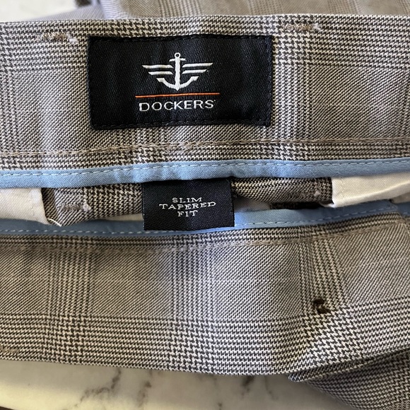 NWOT Men’s Dockers slim tapered fit. Size 32/ 32. - Picture 3 of 4